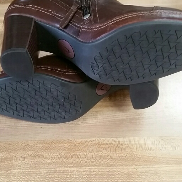 clarks heeled booties